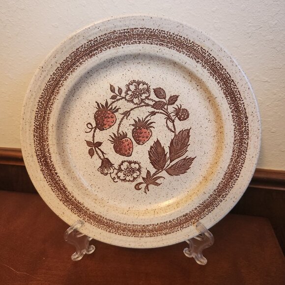 Churchill Homespun Stonecast Wild Strawberry Dinner Plate 10.5" - Picture 1 of 3